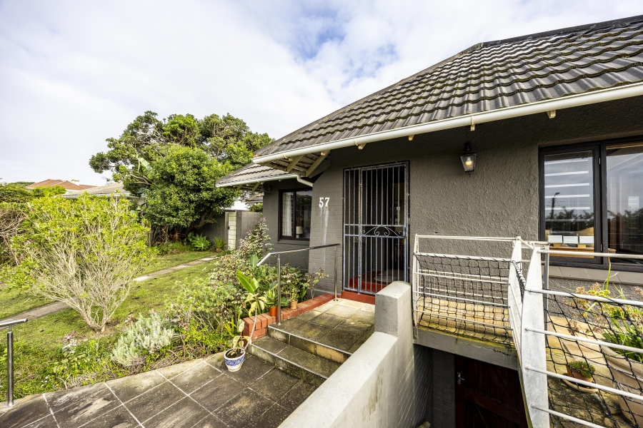 4 Bedroom Property for Sale in Nahoon Beach Eastern Cape